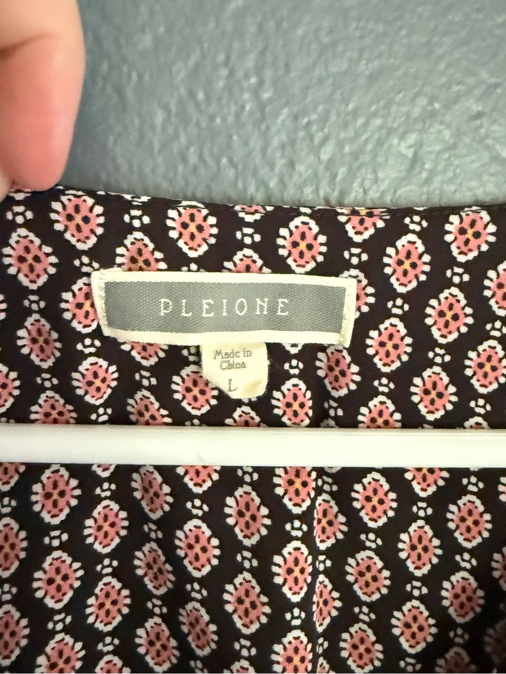Patterned V-Neck Pullover Blouse - Picture 2 of 5